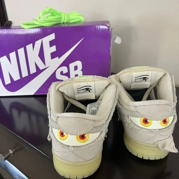 Nike SB Mummy Cream and Light Green Sneakers - Picture 5 of 13
